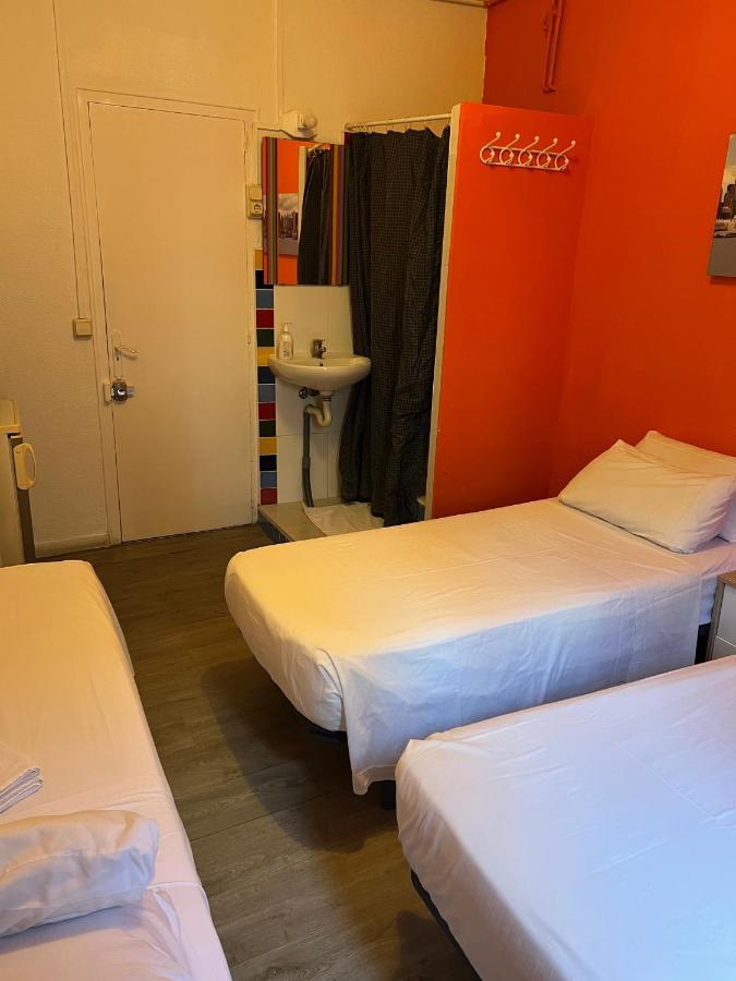 เพนชั่น อาโรซา Hotel บาร์เซโลนา ภายนอก รูปภาพ