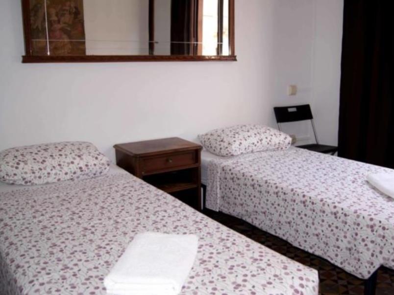 เพนชั่น อาโรซา Hotel บาร์เซโลนา ภายนอก รูปภาพ
