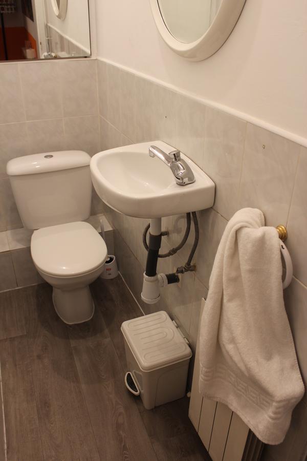 เพนชั่น อาโรซา Hotel บาร์เซโลนา ภายนอก รูปภาพ
