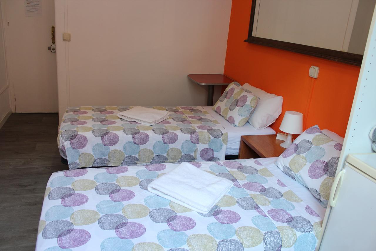 เพนชั่น อาโรซา Hotel บาร์เซโลนา ภายนอก รูปภาพ