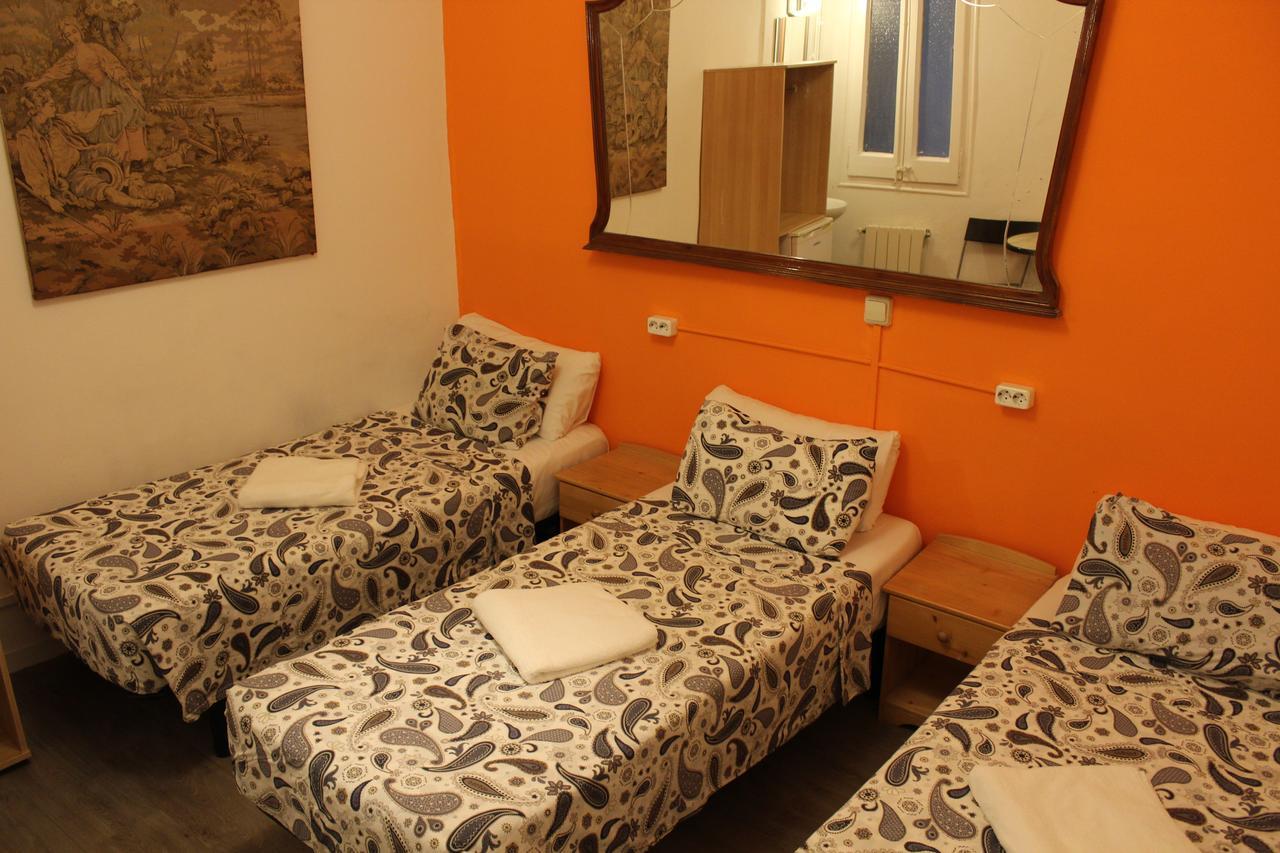 เพนชั่น อาโรซา Hotel บาร์เซโลนา ภายนอก รูปภาพ