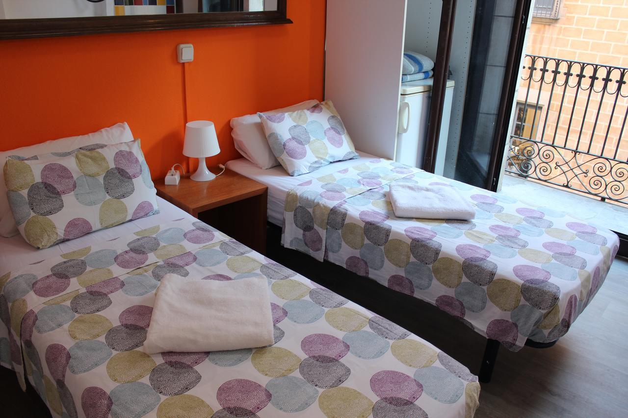 เพนชั่น อาโรซา Hotel บาร์เซโลนา ภายนอก รูปภาพ