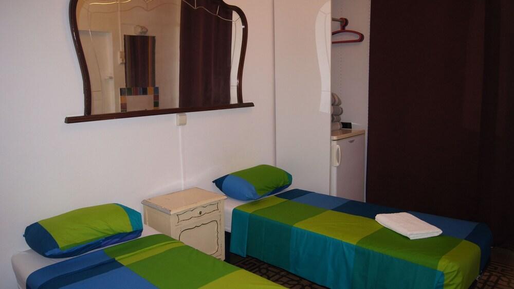 เพนชั่น อาโรซา Hotel บาร์เซโลนา ภายนอก รูปภาพ